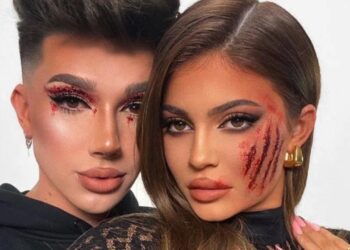 Kylie Jenner Trolled Over Photoshop Fail In Her Post